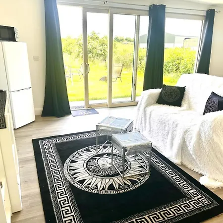 Luxury Apartment *