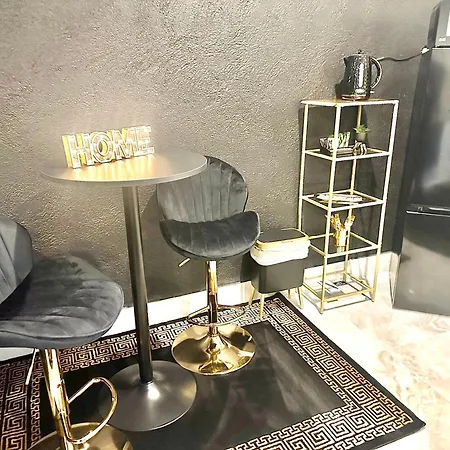 Luxury Apartment *